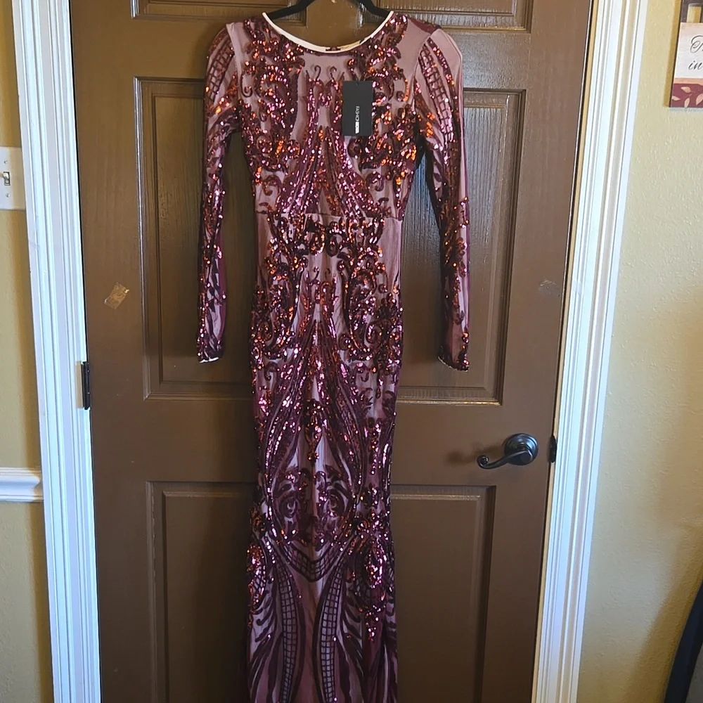 Fashion Nova-Burgundy cutout sequin gown with cream lining Sz XS NWT. - Picture 2 of 15